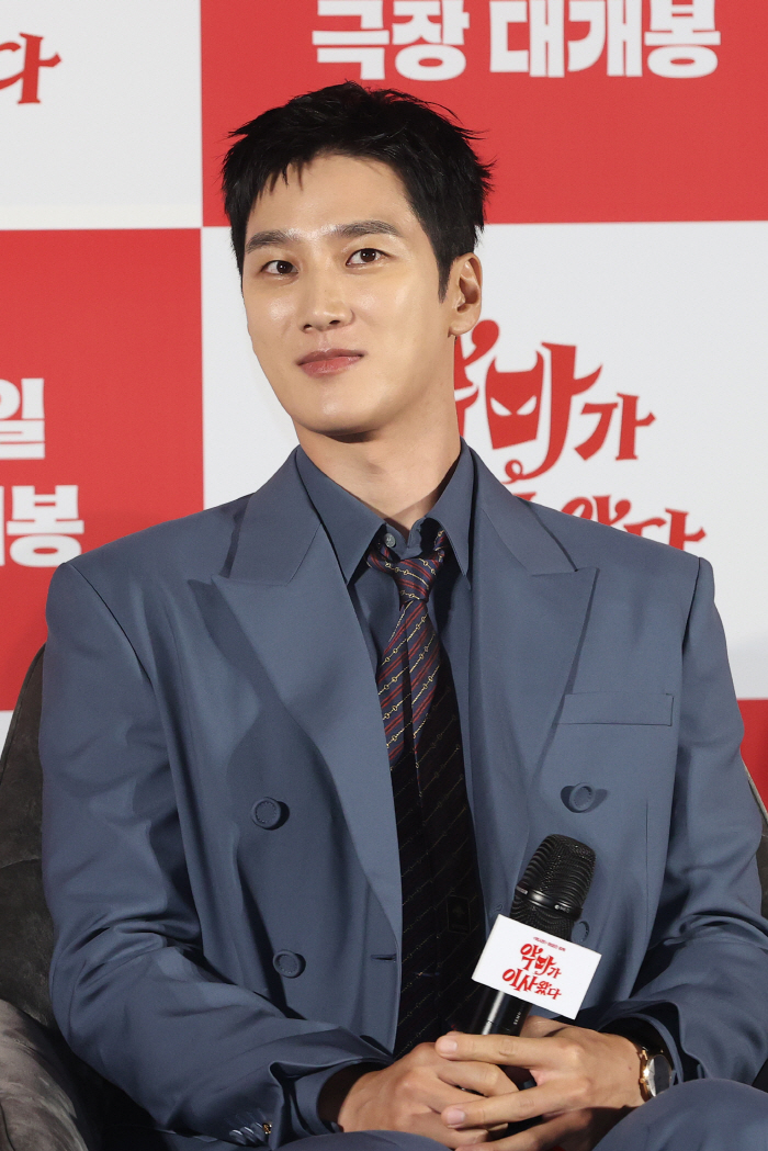  Dda dda dda dda...Im Yoon-ah, the demonized director of Exit, continues to be a box office hit in six years (Roundup)