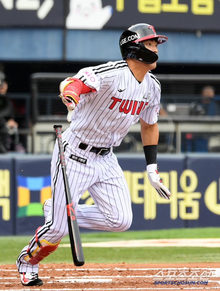 The second batter → third baseman → left-handed pitcher also has a batting average of 0.207 to make a lucky ball for a trade slugger. A player who can earn the value of his investment. 