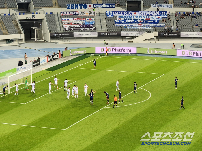 South Korean media suffered a crushing defeat in the East Asian Cup, with 687 spectators, and there were fewer Japanese competitions three years ago