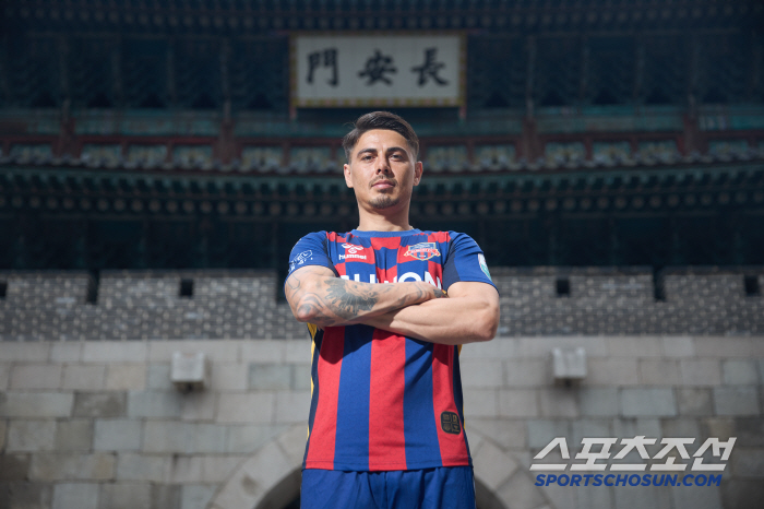 Suwon FC, sent by Andersson, is happy to recruit Crack Willian in Seoul. 
