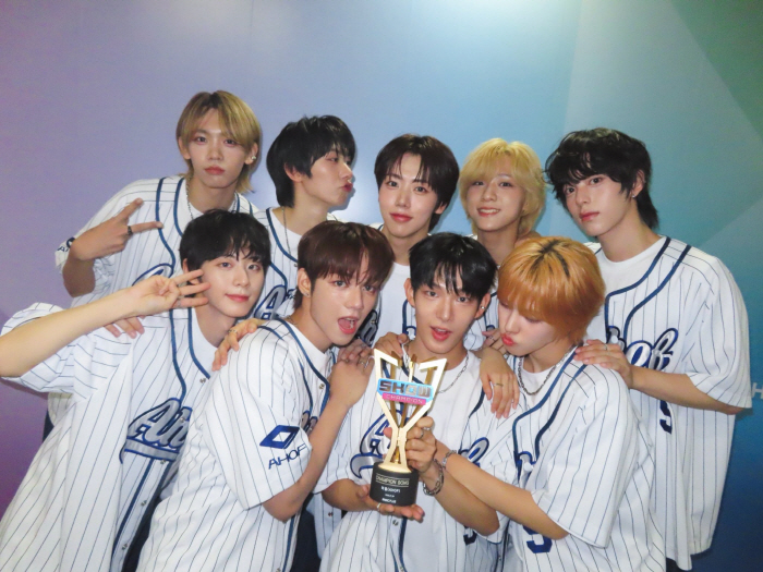 9, winning 2 awards on music shows...The birth of a monster that caught both online and offline