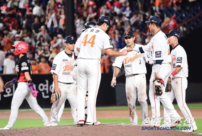 Chae Eun-sung yesterday and Chae Eun-sung, the troubleshooter today, would have been disappointing if Hanwha had not had this player, and the RBI streak in four consecutive games (Daejeon site)