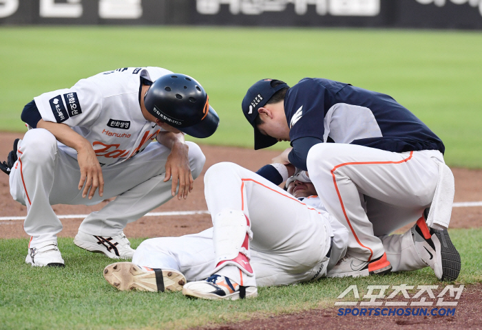 Choi Jae-hoon, who was hit on the head in the dizzying third inning, and KIA nail who was hit on the buttocks. I'm glad everything's okay