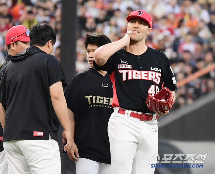 Choi Jae-hoon, who was hit on the head in the dizzying third inning, and KIA nail who was hit on the buttocks. I'm glad everything's okay