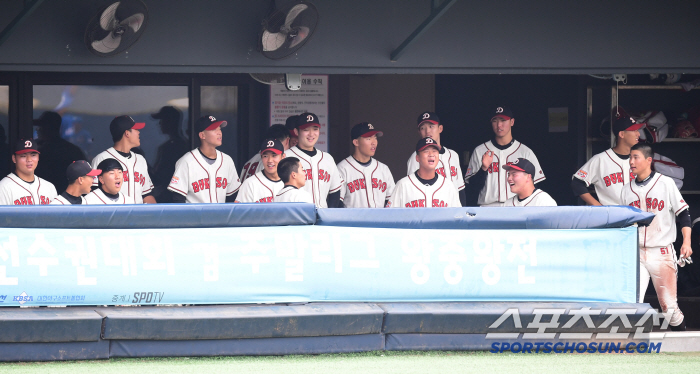 Eom Jun-sang, you've stood by Deoksu Goes to the Final after a slugfest...A clash with Busan High School 