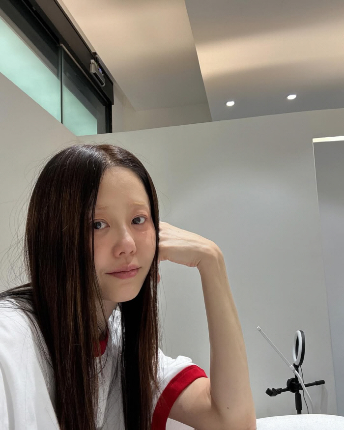 Go Hyunjung, bleach your eyebrows? More Shining Pottery Skin A 53-year-old hip sensibility