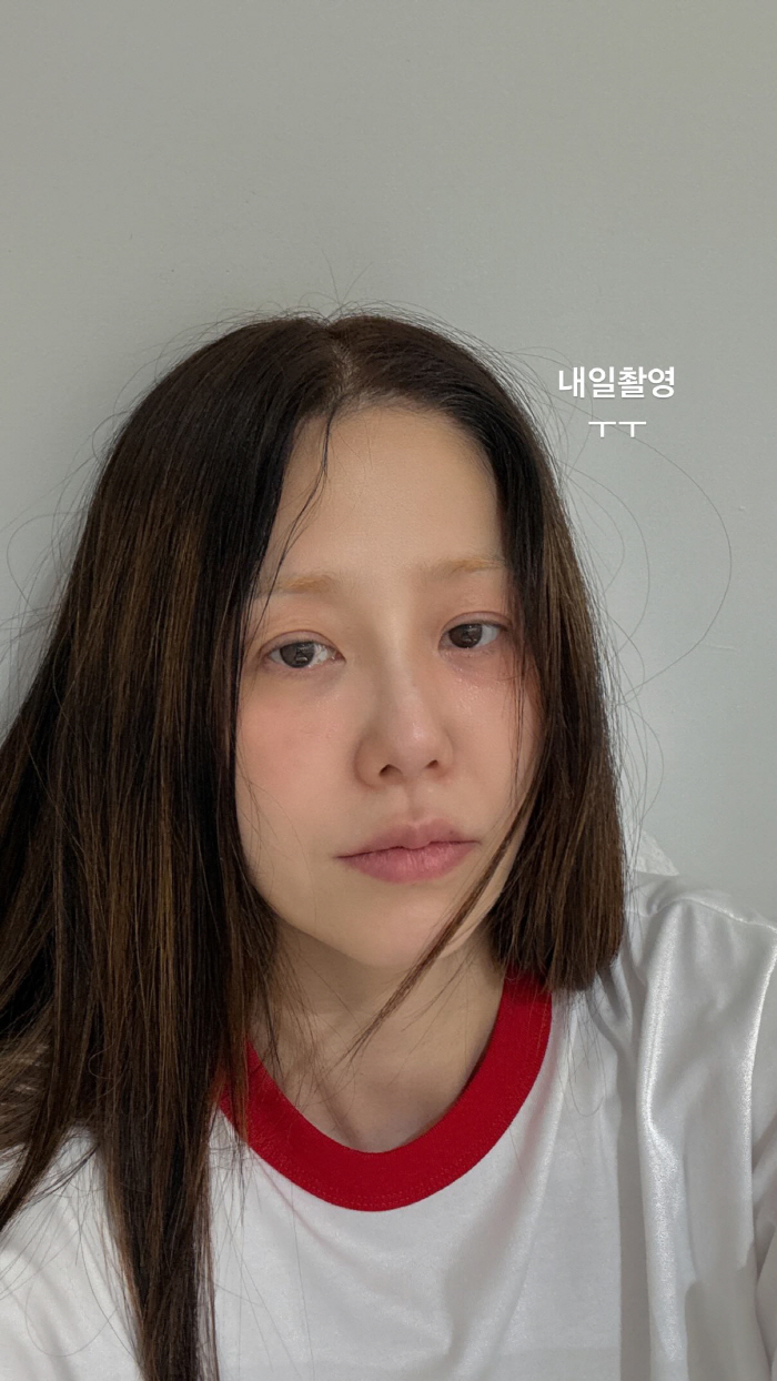Go Hyunjung, bleach your eyebrows? More Shining Pottery Skin A 53-year-old hip sensibility