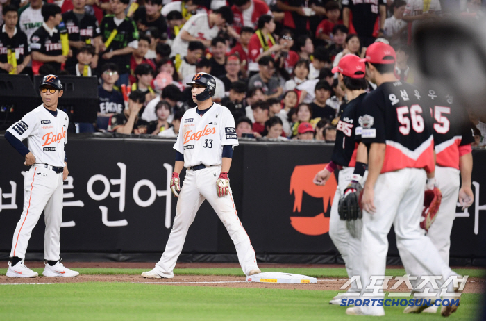 In the eyes of Kim Tae-gun's falcon, Hanwha's Cha Dong-hwang  with walks and bases loaded chance alternately in innings