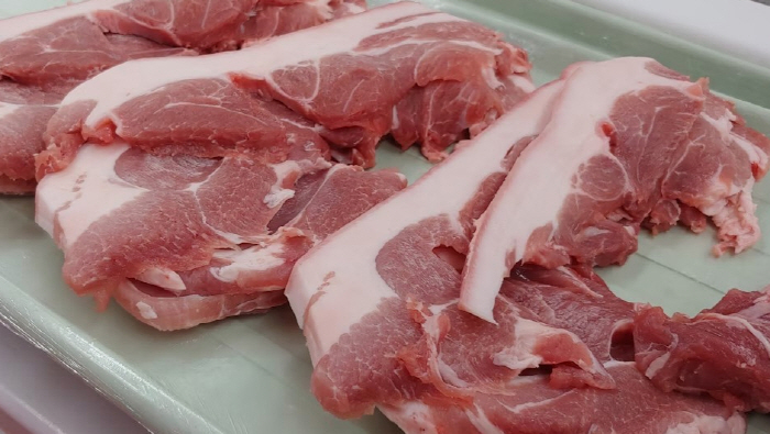 Infectious pork distribution shock in Vietnamese tourist destinations frequented by Koreans
