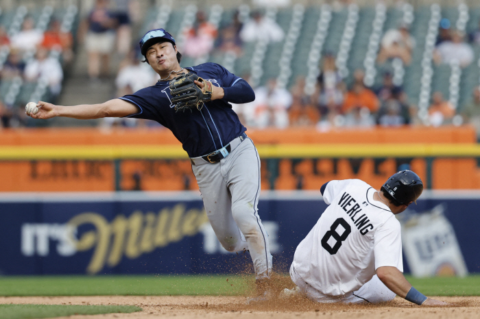 Look, it doesn't hurt, so it's awkward Tampa Bay's Kim Ha-sung's first multi-hit  tie-breaking performance in MLB