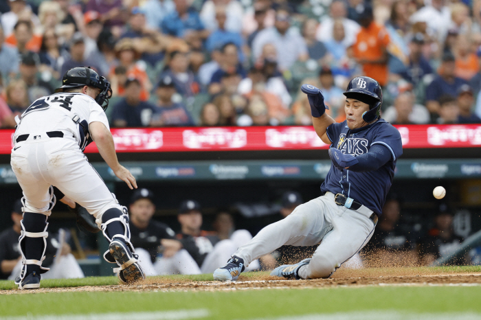 Look, it doesn't hurt, so it's awkward Tampa Bay's Kim Ha-sung's first multi-hit  tie-breaking performance in MLB