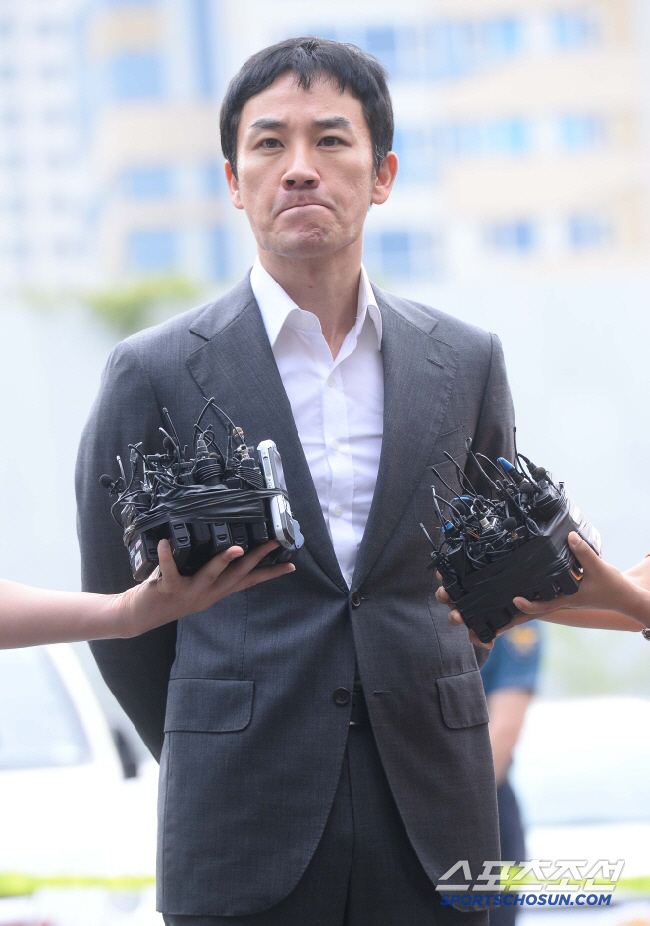  Prostitution Controversy Um Tae-woong is done reflecting on his nine-year self-reflection..August Theater Comeback with Last Homework for the Movie