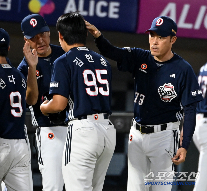  Acting coach Cho Sung-hwan ends the first half with a victory