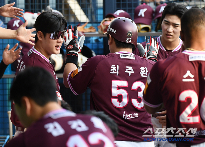  Choi Joo-hwan scored with a timely two-run hit