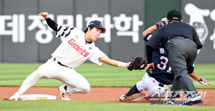  Dorsey was also hit by a laser throw from Jung Soo-bin and Park Jae-yeop