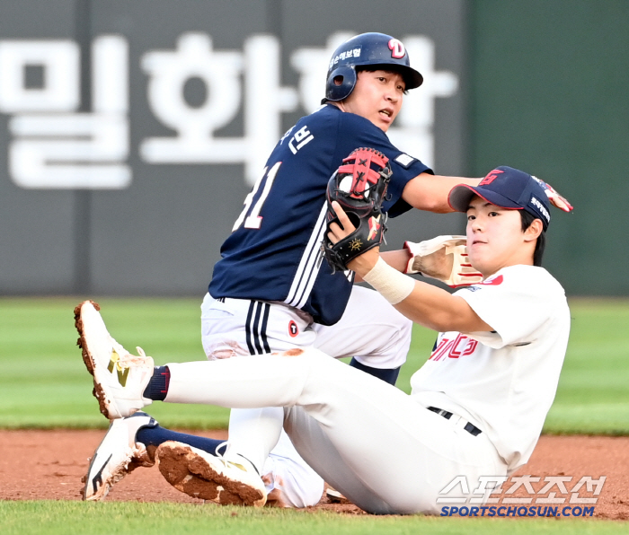  Jung Soo-bin tried to steal second base