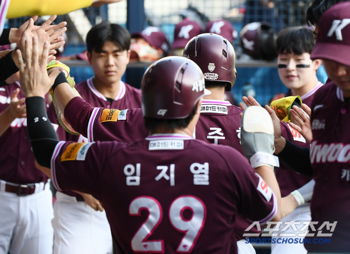  Lee Joo-hyung, Lim Ji-yeol, Choi Joo-hwan scored when making a timely hit