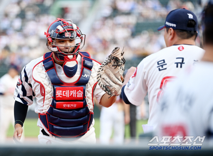  Park Jae-yeop defended well in the first inning