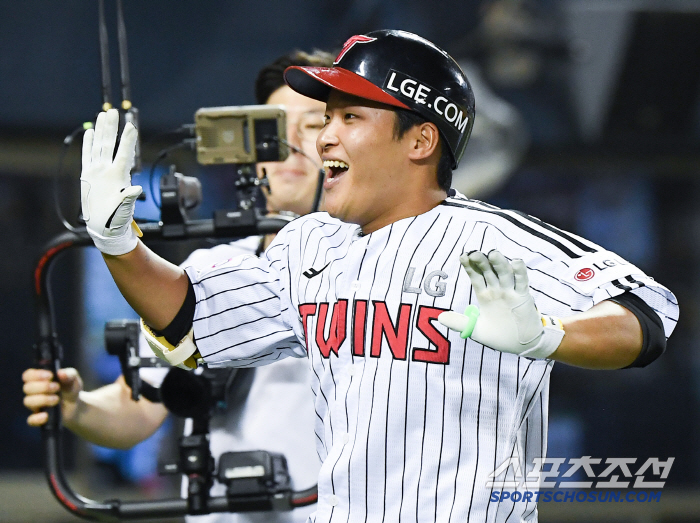  Park Kwan-woo's two-run shot tied against Alcantara