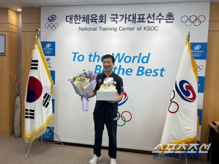 Players who do 100 by ordering do more than 100 if they do it themselves. On the 100th day of his inauguration, the philosophy of self-training by Kim Taek-soo, head of Jincheon National Training Center, and faith in the player leader 