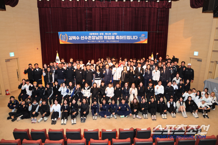 Players who do 100 by ordering do more than 100 if they do it themselves. On the 100th day of his inauguration, the philosophy of self-training by Kim Taek-soo, head of Jincheon National Training Center, and faith in the player leader 