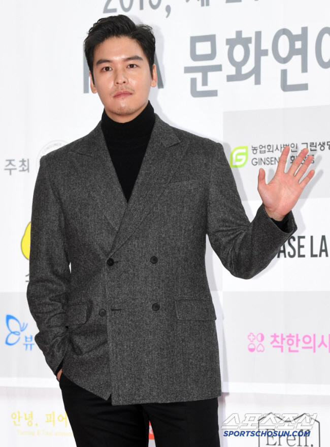Lee Jang-woo Opens Up About 8-Year Romance and Marriage Plans