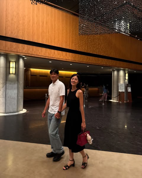  Kim Sung-eun ♥ Jeong Jo-guk, a couple holding hands together on a dinner date...'Happy dinner'