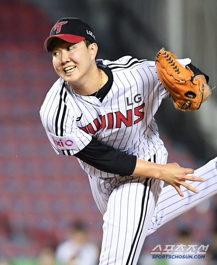 Why did LG remove DH from the 6th inning → What a coincidental butterfly effect. Yoo Young-chan at bat, Kim Hyun-soo at first base, and even an error