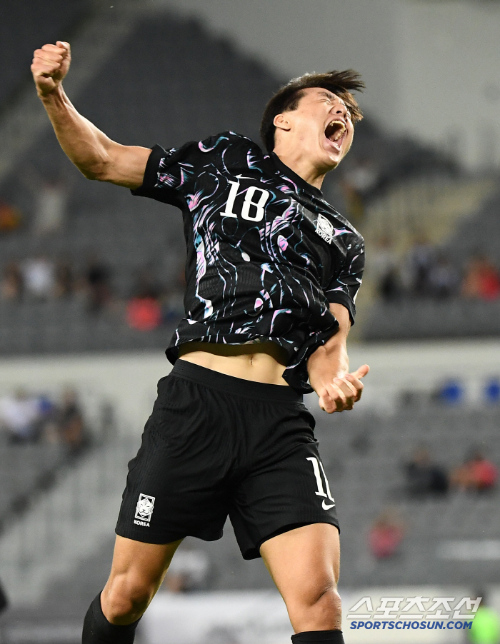  A debut goal with the same uniform as the old man wearing Manchester United's jersey number...Kang Sang-yoon and Lee Ho-jae are here!