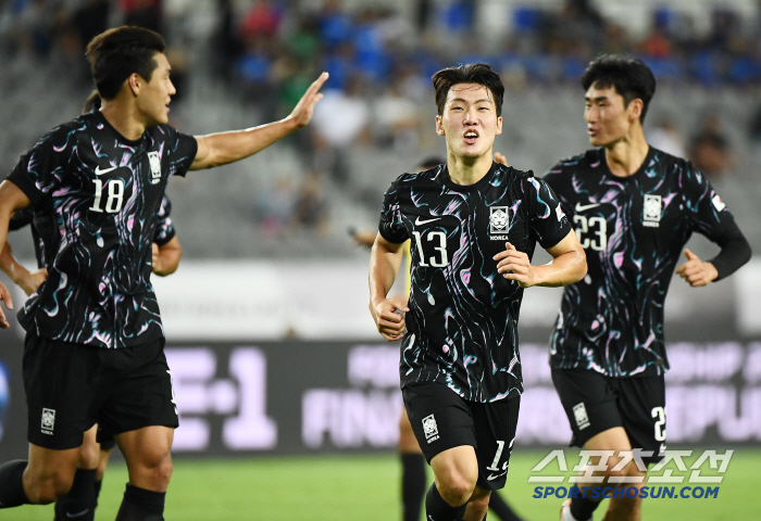  A debut goal with the same uniform as the old man wearing Manchester United's jersey number...Kang Sang-yoon and Lee Ho-jae are here!