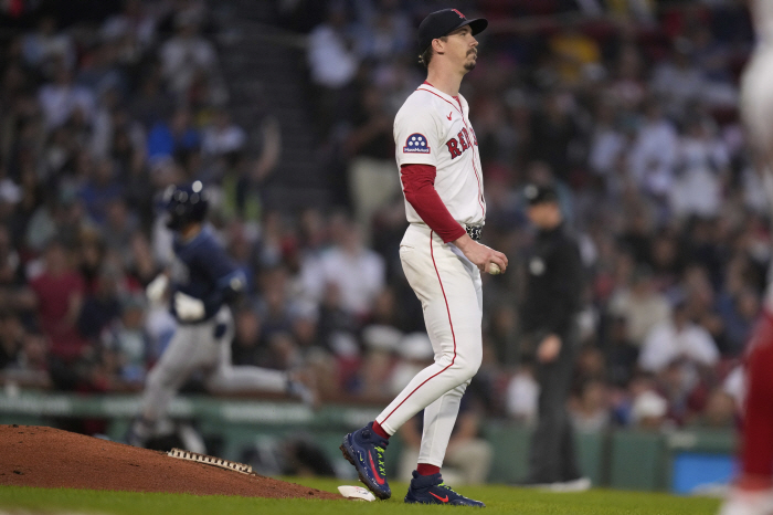 A dizzying memory of dune → AL East Dongbu transfer → Green Monster hit multiple two-run shots, I didn't expect to meet you like this