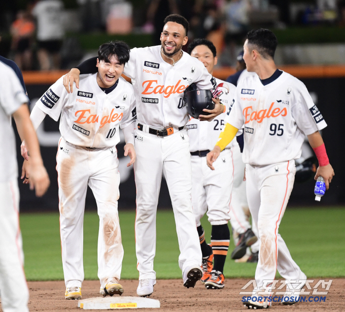 The energy of the universe is the first in the KBO League to Daejeon! Can I win the first year of Hanwha Ball Park?