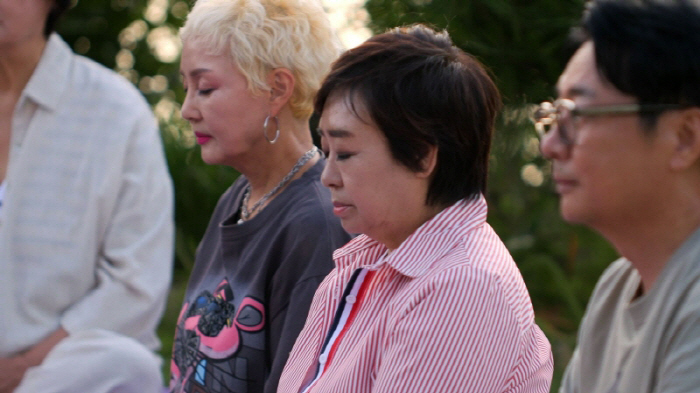 Let's live in discord with Park Won-sook and Hye-eun. It's hard to get off the car