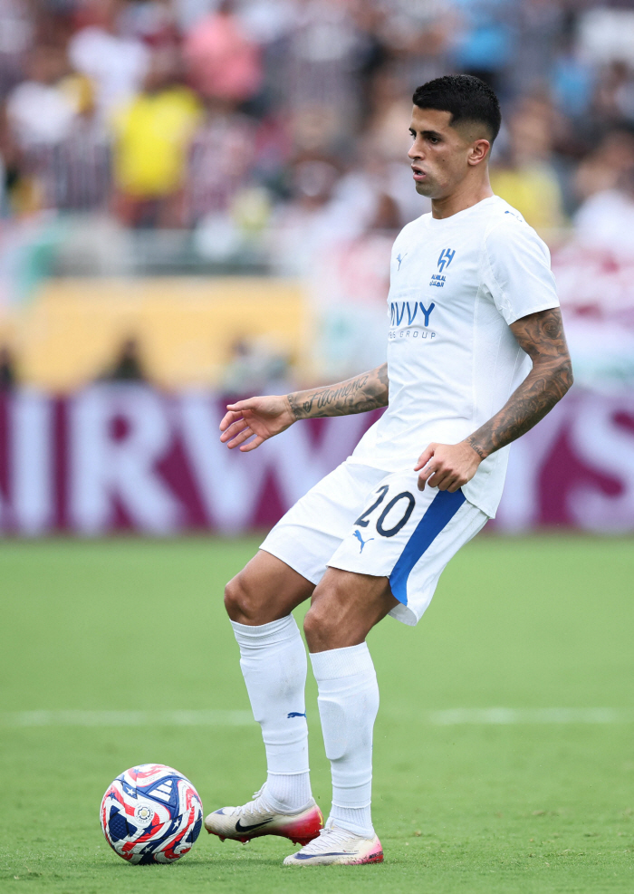  Big European club slapped Al Hilal's ambition, fullback Teo of France's active national team was recruited