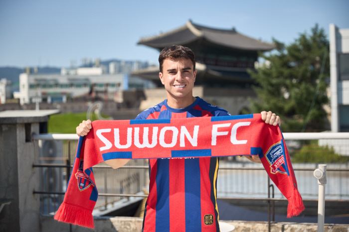  Suwon FC officially announced the recruitment of Andrigo, a playmaker from Jeonbuk...Summer transfer market's peak