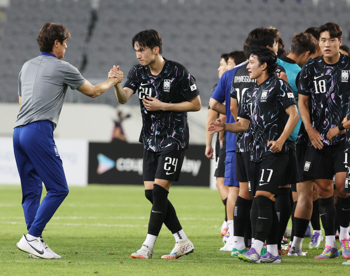  Kang Sang-yoon → Lee Ho-jae's debut goal celebration Coach Hong Myung-bo should have scored one or two more goals in the first half. A match between Korea and Japan is a must-win (professional)