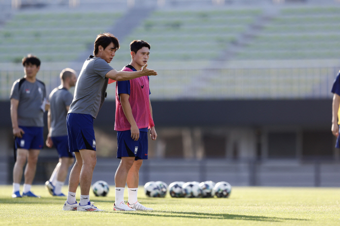  Oh Se-hoon is waiting again → Lee Ho-jae's first starter Hong Myung-bo is expected to change all of the best 11 players...Kim Tae-hyun, 5 A-match debuts