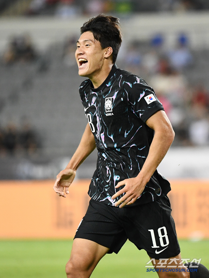 Anyway, Kang Sang-yoon → Lee Ho-jae's A match debut goal against Korea and Japan...Hong Myung-boo overpowered Hong Kong 20 → 2 games won