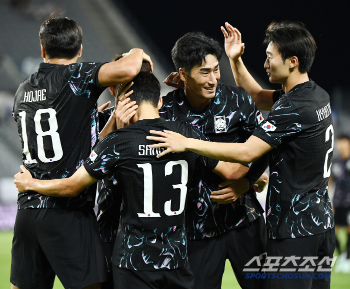 Learning effect against Japan 631, extreme defense tactics...Kang Sang-yoon's goal Hong Myung-bo, only one goal in the first half → 10 lead