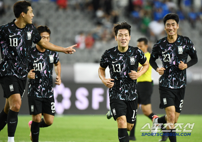 Learning effect against Japan 631, extreme defense tactics...Kang Sang-yoon's goal Hong Myung-bo, only one goal in the first half → 10 lead