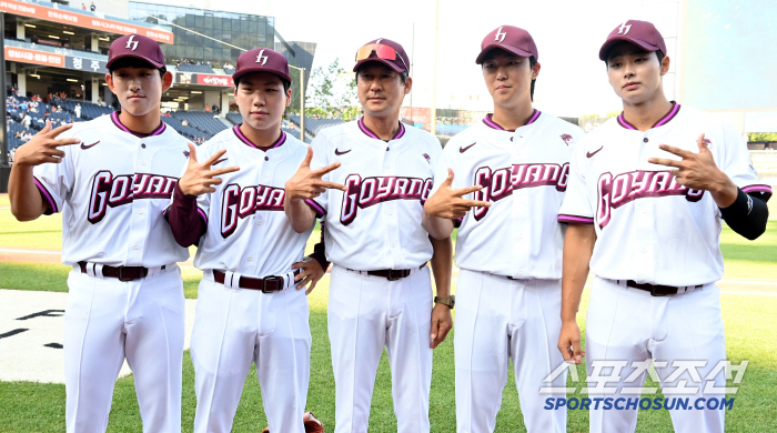  Goyang Heroes Poses in Future's All-Star Game