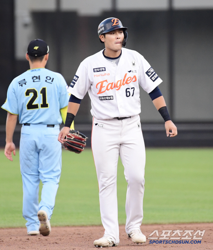  Hanwha Han Ji-yoon's two-run double at Daejeon Ball Park