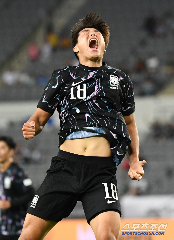  Hojae Lee's roar with an extra goal