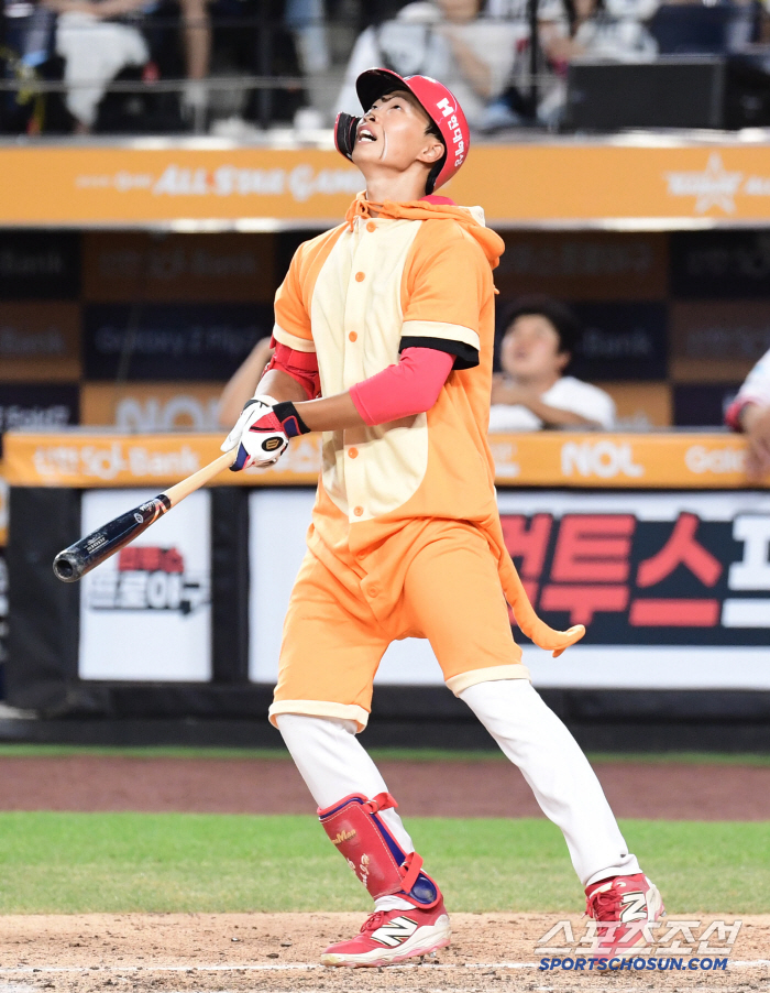  KIA Park Jae-hyun dressed up as a monkey and hit hard