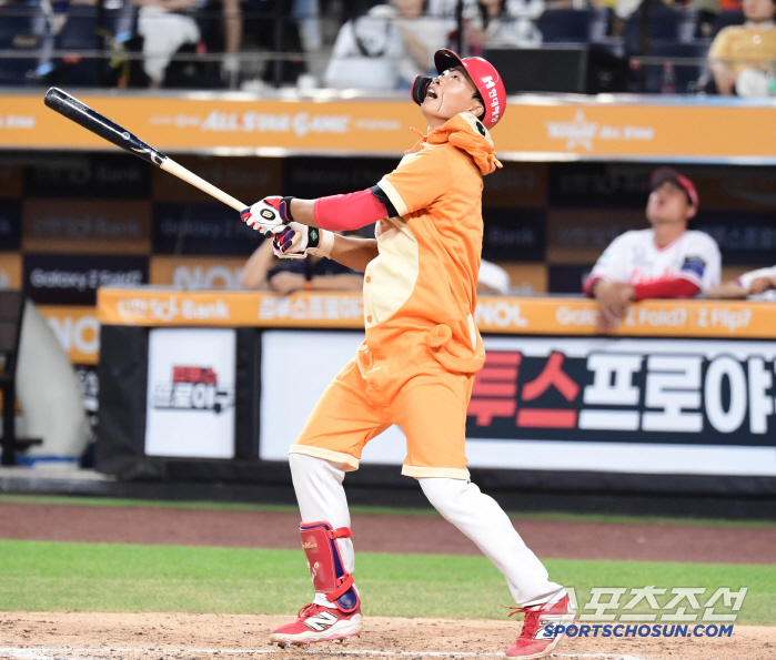  KIA Park Jae-hyun dressed up as a monkey and hit