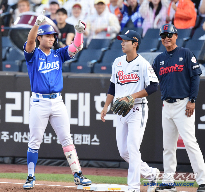  Lee Chang-yong's one-run timely hit to take the lead in the first inning