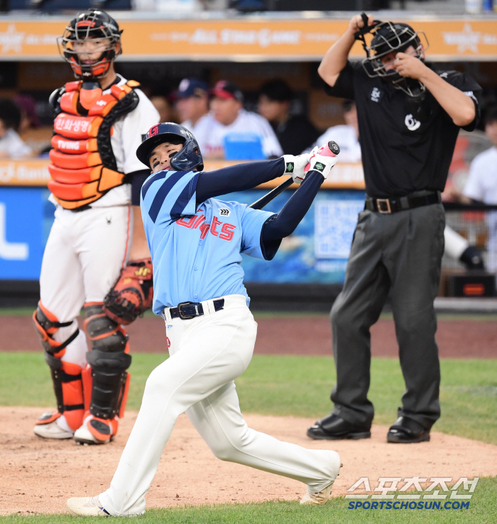  Lotte Lee Tae-kyung and Jung-hoon hit hard in uniform