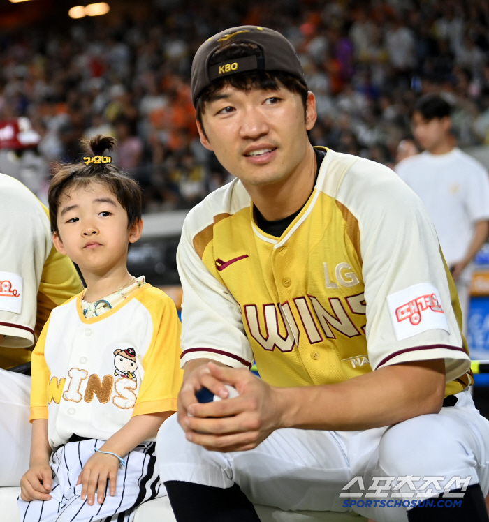  Park Hae-min goes out to the All-Star Game with his cute son