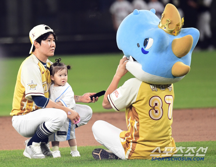  Park Minwoo's daughter who is scared of dinosaurs