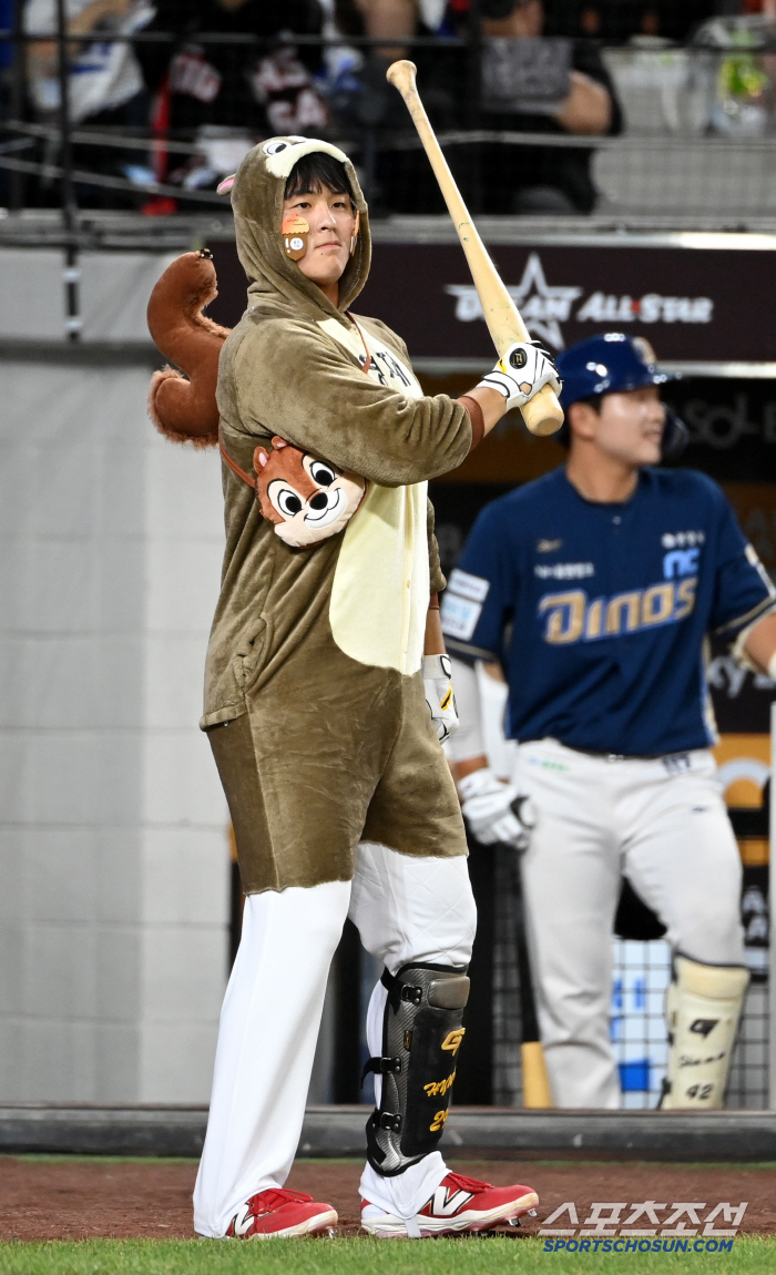  YOUNGJAE squirrel's cute dance
